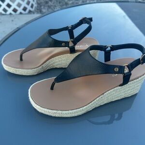 Vionic kirra wedge sandal size 9 as new condition